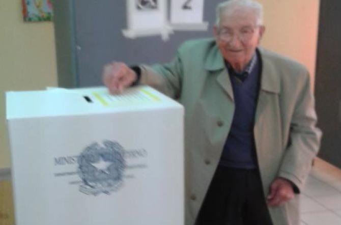CiociariaO's tweet image. #Guarcino, il seggio a 104 anni, #GiuseppeBenassi centra un primato goo.gl/Vu3R5M