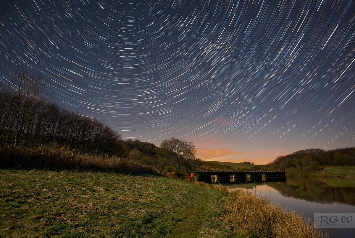 portalnetwrk's tweet photo. Star Trails @ Wimbleball Lake @fergieweather @StormHour @VisitSomerset @TimeoutNS @SomersetLife  @somersetexmoor https://t.co/QI9i695uGI