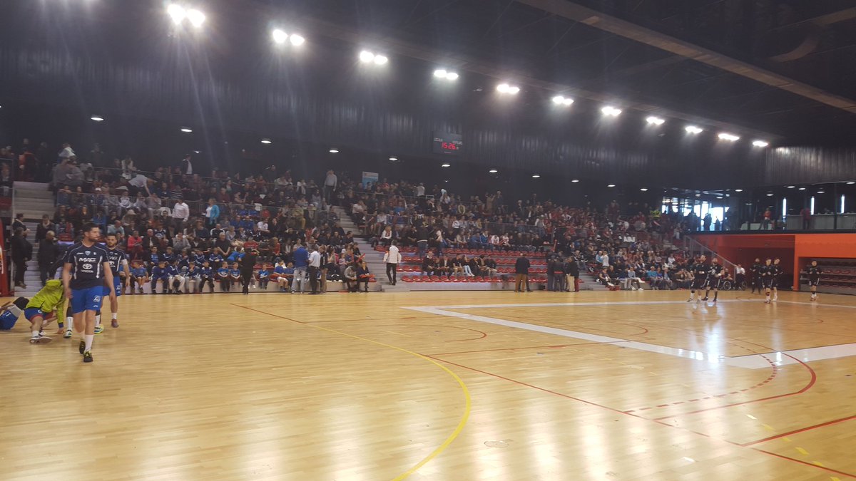 #N1 - <a href="/LeKindarena/">Le Kindarena</a> est quasiment plein à 30' de choc ! #handball
