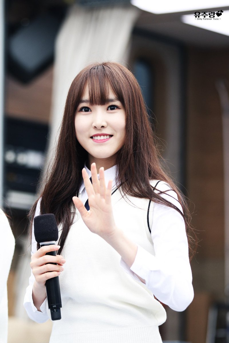 YUJU_GLOBAL's tweet photo. [PIC] 160409 #GFRIEND 여자친구 #YUJU at KBS Cool FM POP Square with Park Jiyoon 
CR: yoonstep https://t.co/OpnubZF4VF
