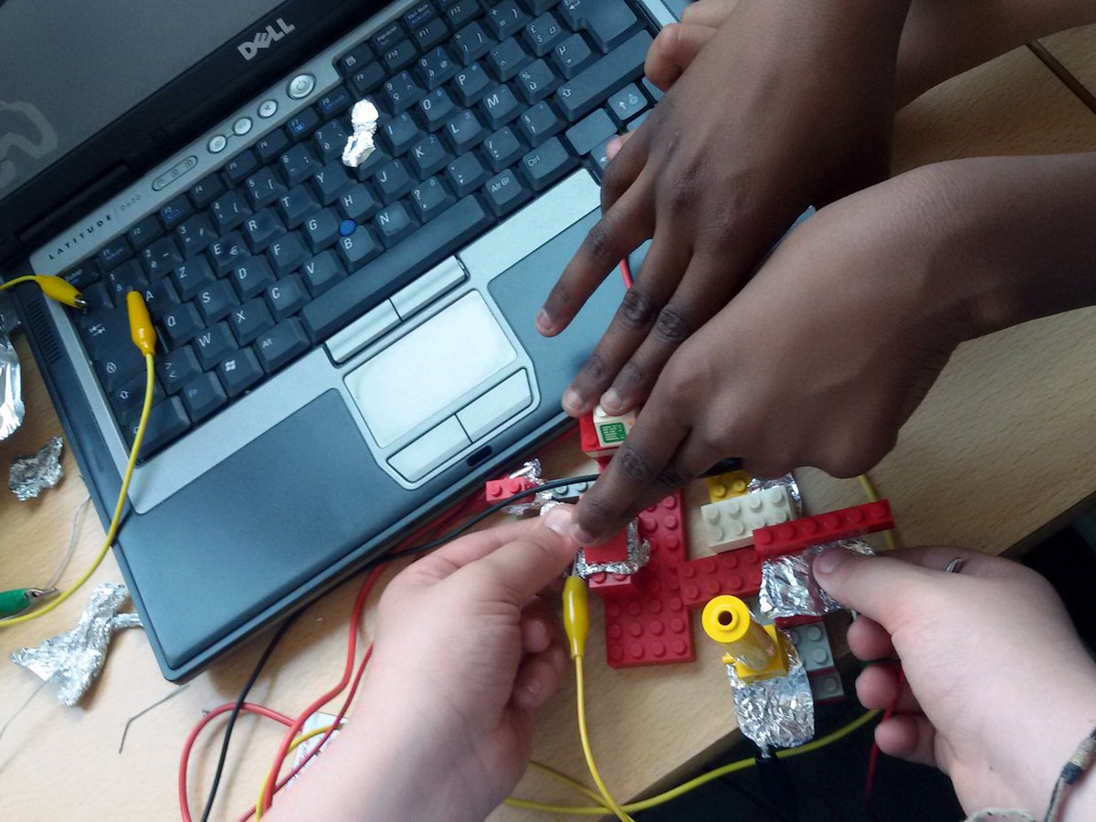 edutopia's tweet photo. 5 reasons you should consider purchasing robotics for the #k12 classroom: https://t.co/cuDLuvfWm8. #STEAM https://t.co/2xIRranRAS