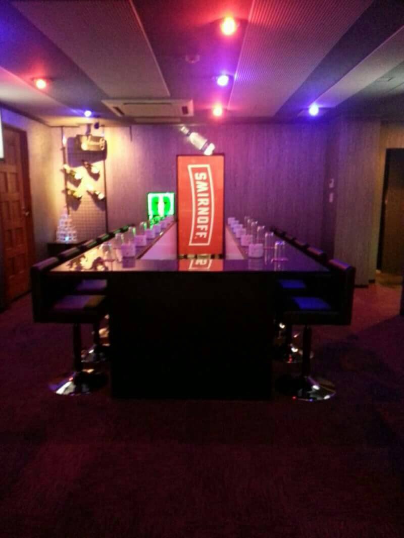 K K ケーバイケー Twitterissa 店内の雰囲気紹介 W ダーツはphoenixの台を導入 ガールズバーも いい雰囲気に仕上がっております 是非是非覗きに来てください ダーツ Phoenix ガールズバー 西新井大師