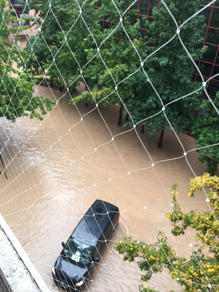Cataluengov's tweet photo. @Cooperativa  así está Santa Magdalena providencia.  Además no hay luz https://t.co/xaQZqRziMG