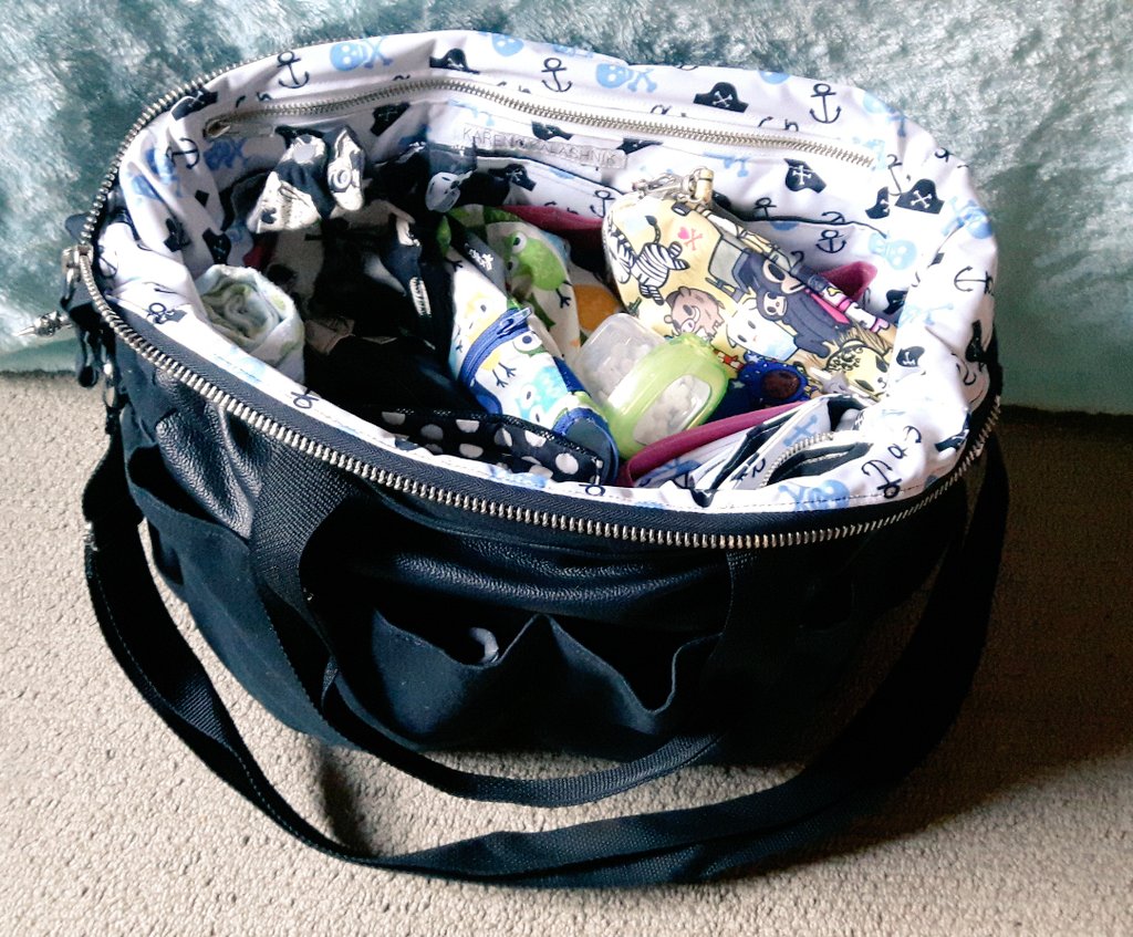 PDStylz's tweet photo. #GCDC2016 Day17: DiaperBag @KKJewelsAndBags fits everything! #realdiapers @ClothRecord #clothrocks #photochallenge https://t.co/dTeqSn30Nw