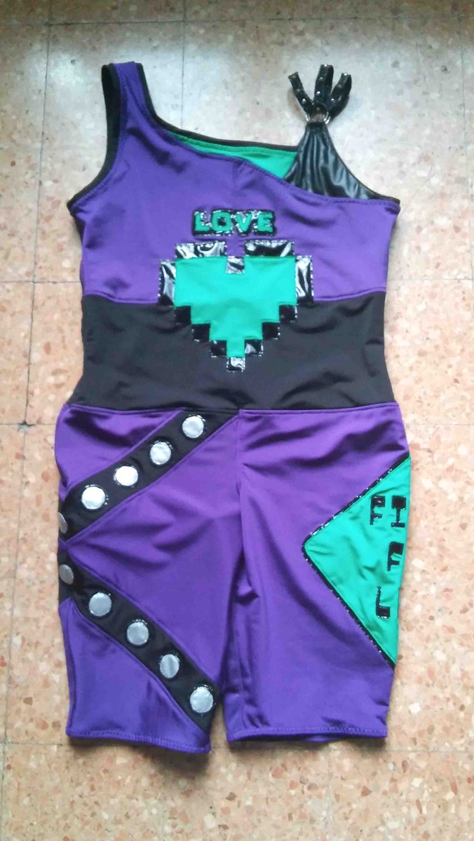 DomizianaRoy's tweet photo. New gear for #KirstyLove!!! #HybridPromotions #WrestlingGears #girl #DomizianaRoy #BestInItaly #wrestling #Scotland https://t.co/rFhCqjQWfP