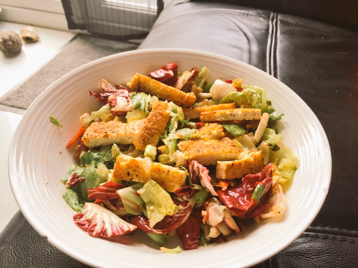 jamick005's tweet photo. Sweet chilli salad with coconut oil fried paprika tofu. #vegan #veganday #vegandiet @vegan @Tweets4Vegans https://t.co/nQ6fnd8bEt