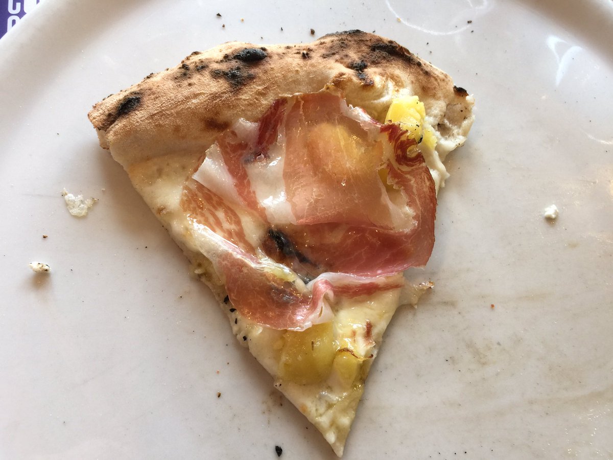 piuturismo's tweet photo. Ultima #pizza #daZero con capocollo locale mozzarella #Agerola cipolla di #Montoro #cominciadalcampo #cominciadazero https://t.co/gOVpMkqzSU