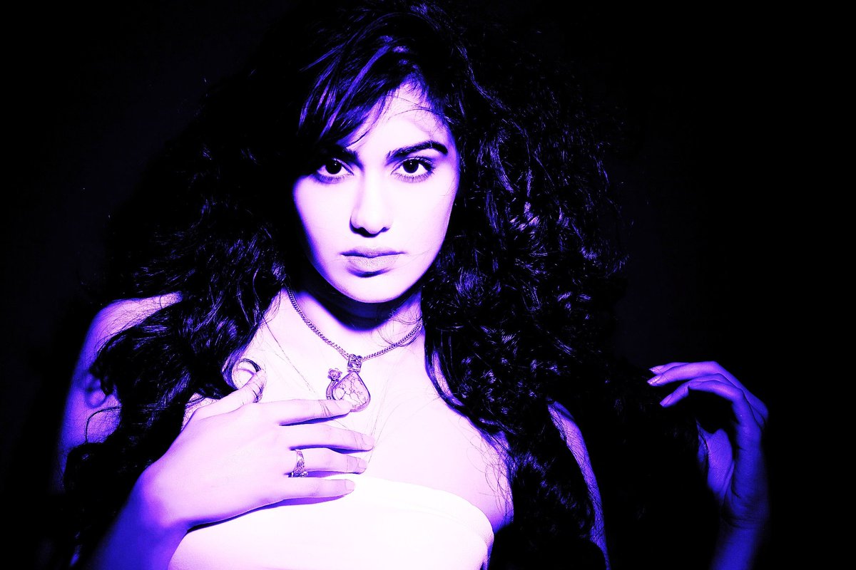 adah_sharma's tweet photo. I'm blue da ba de da ba die #notreallyblue #butmustsingdramaticsongfordramaticbluepic #wearebacktothelonghashtags 😈💙 https://t.co/dYOUfcGYfd