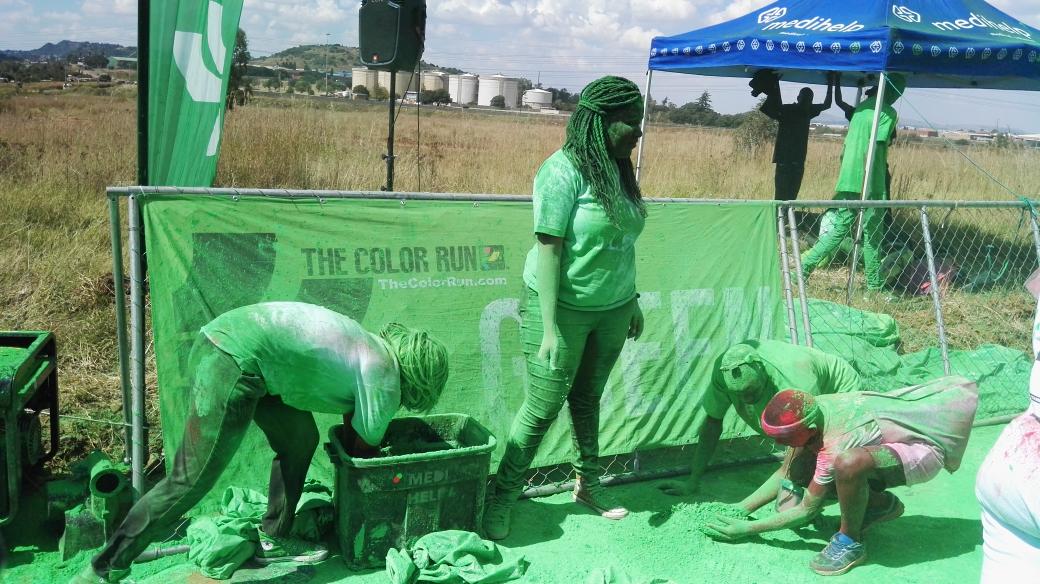 SowetoEntMag's tweet image. Thank you @medihelpsa for inking us green! #TheColorRunSA