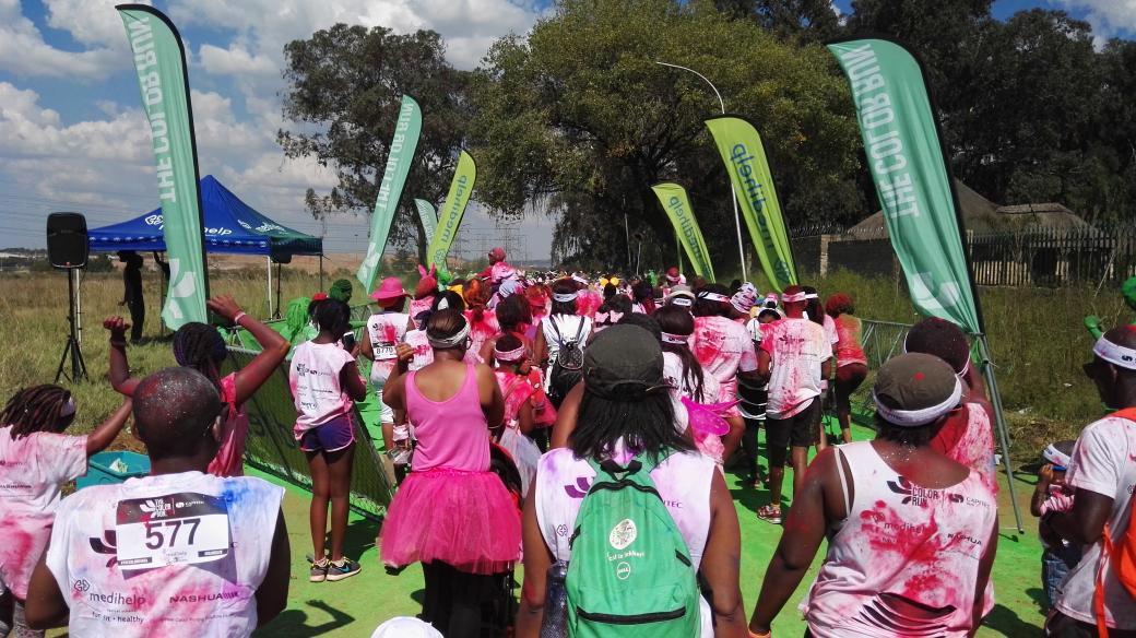 SowetoEntMag's tweet image. Thank you @medihelpsa for inking us green! #TheColorRunSA
