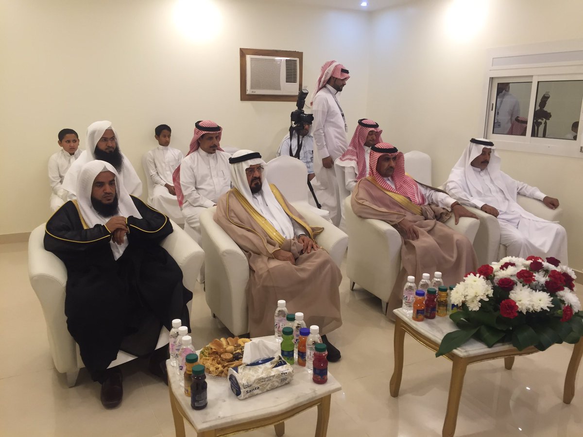 maher_alsobhi's tweet photo. قبل قليل : محافظ بدر ونائب رئيس مجلس#جمعية_تكافل د.منصور النزهه يفتتحان فرع الجمعية في #محافظة_بدر https://t.co/aE6fYgVr4q