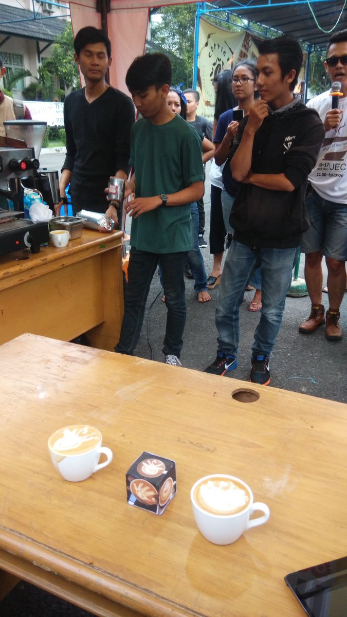 Battle #4 Jogja Coffee Festival
Latte Art SMACKDOWN

#jogjacoffeefest