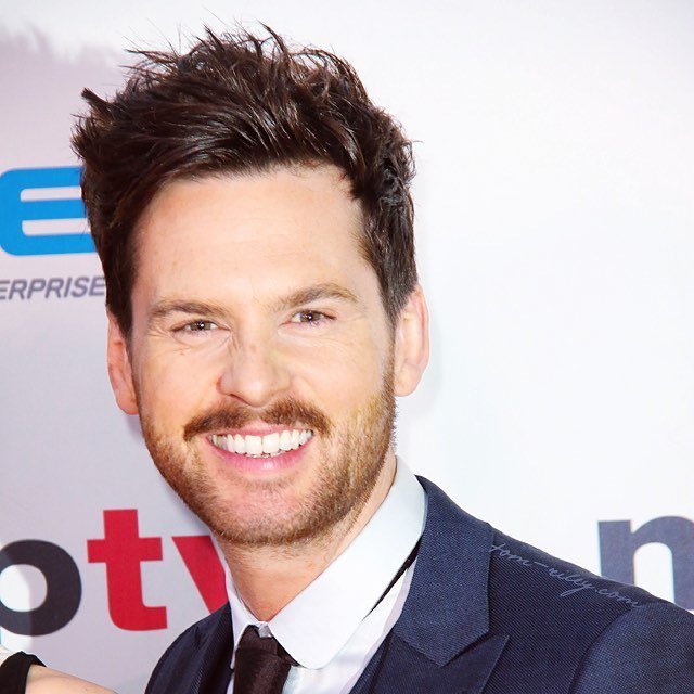 TomRileyNews's tweet photo. Tom Riley Sunday smiles. With freckles and a nose scrunch. #TomRiley #TheCollection #TheCollectionSeries https://t.co/2WFE1Ol1Zh