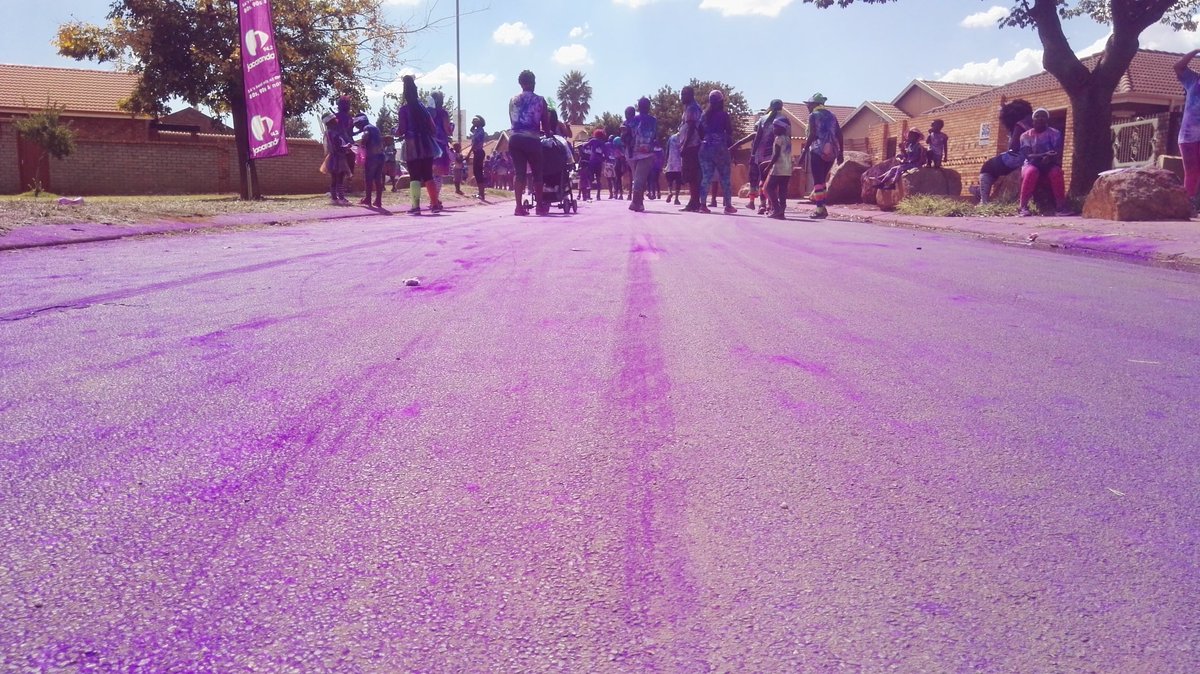 SowetoEntMag's tweet image. Marching on to the next color run station. We can't explain this level of amazing. Ziyakhipha! #sowetocolorrun