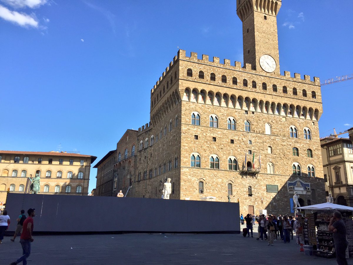 dcm_weirdo's tweet photo. Jan Fabre is replacing Jeff Koons in piazza Signoria 🐢 can't wait to see it 🙌🏻 #inflorence #janfabre #koons #art https://t.co/EmrjQtUPHK