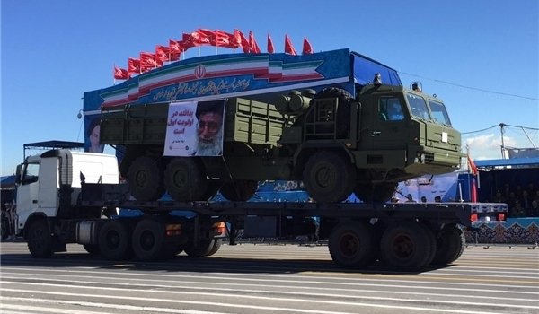 إيران تستعرض قطعا من صواريخها الدفاعية الروسية CgPLe5IWsAADfiZ