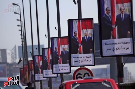youm7's tweet photo. صور #السيسى و #هولاند تزين شوارع القاهرة استعدادا لاستقبال الرئيس الفرنسى https://t.co/p9diKpNCup