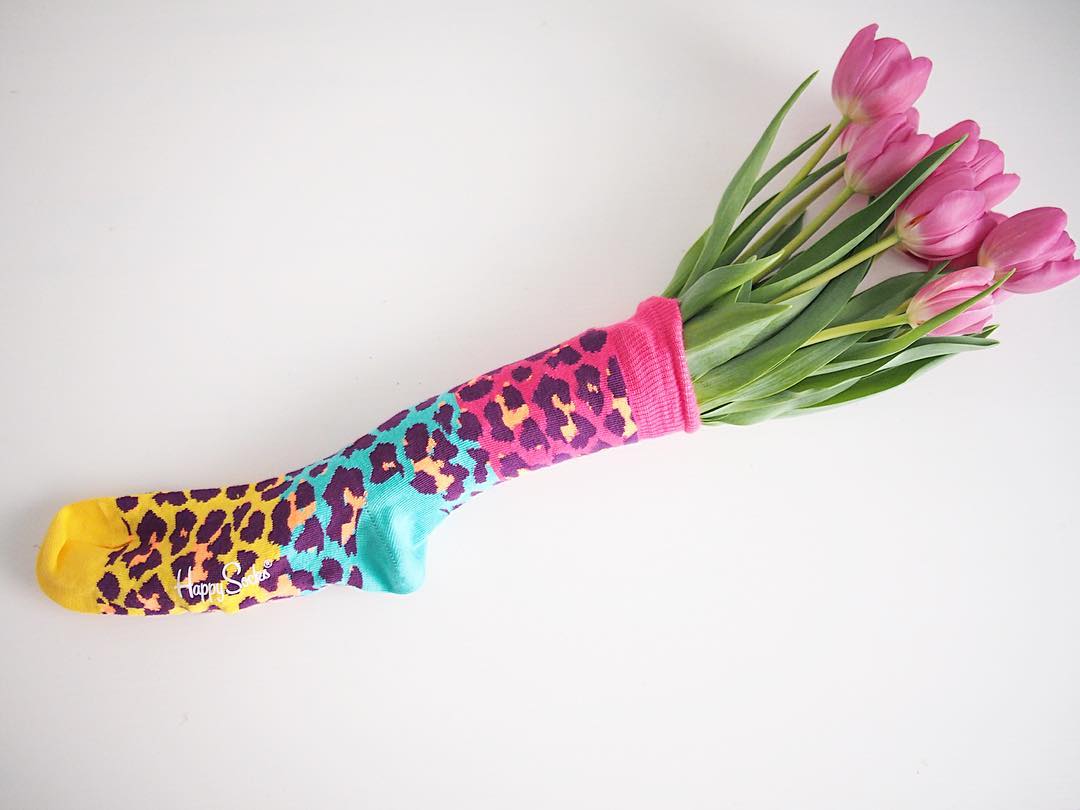 HappySofficial's tweet photo. Let your style blossom! 🌷 📷 @diptywonen #HappySocks #SpringtimeStyle #FloralHappiness #HappinessEverywhere https://t.co/wsTve137Og