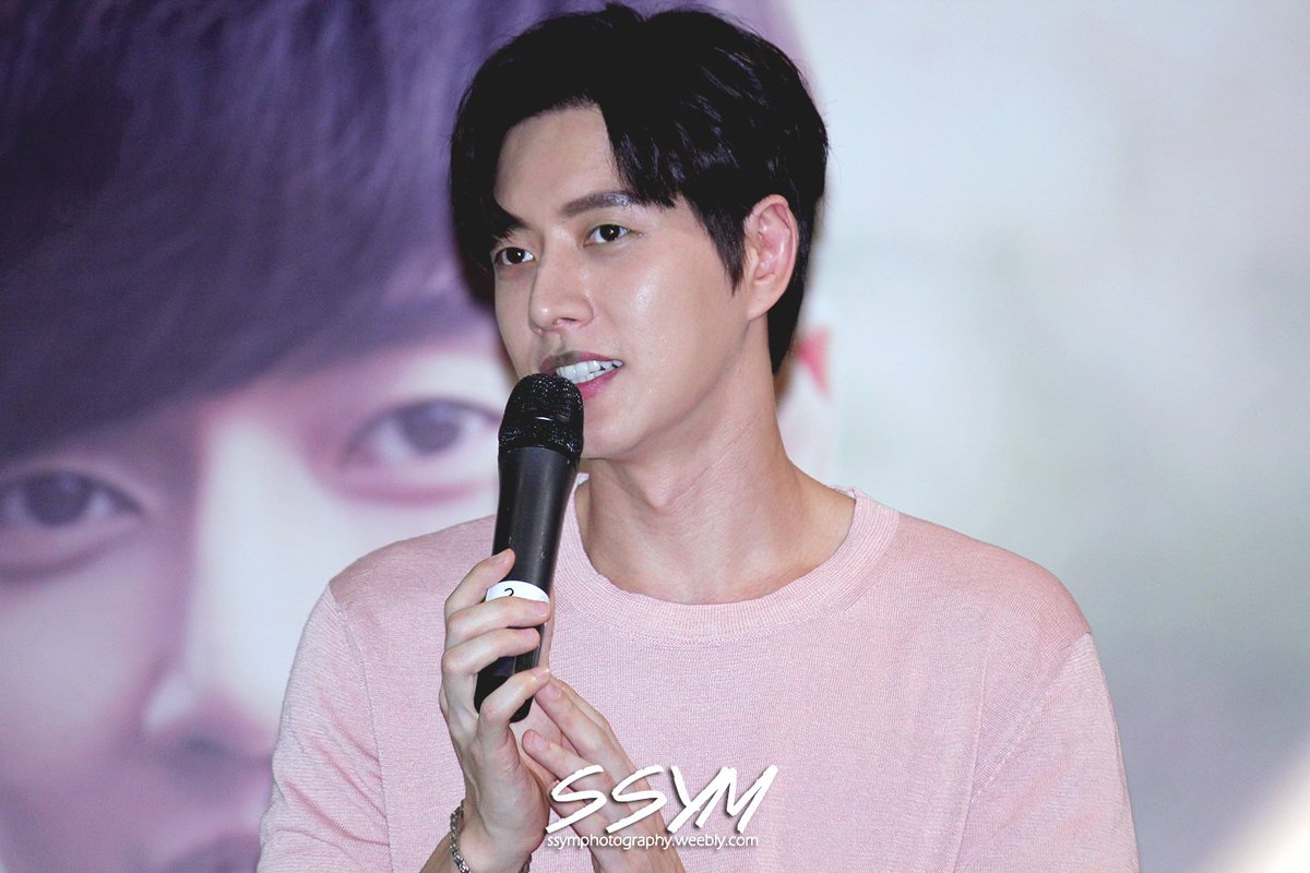 [HQ] #ParkHaeJin just walked down the red carpet at #StarAwards2016! Did you managed to catch him? 😍 #ParkHaeJininSG