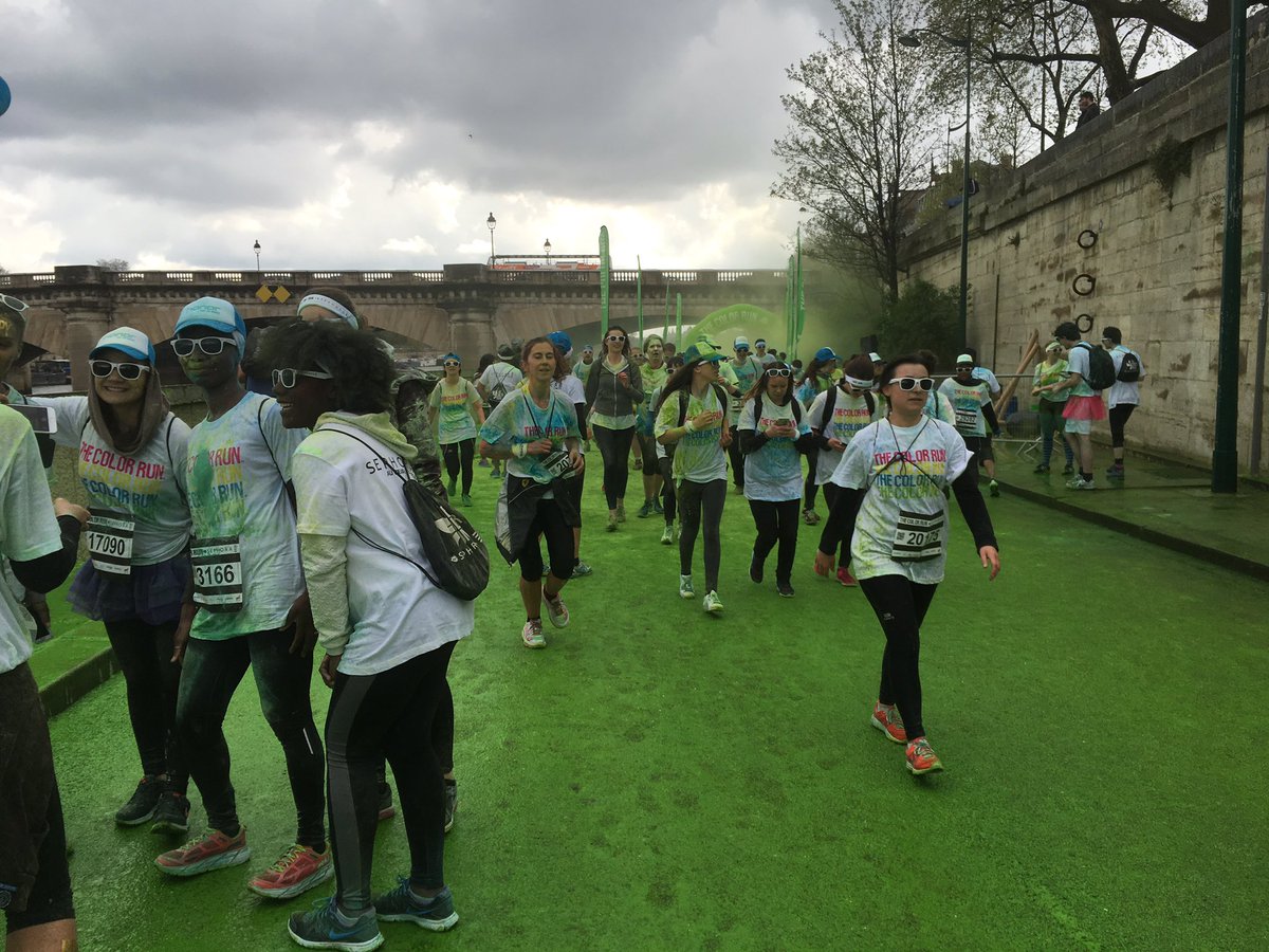 fannysparty's tweet image. Green #colorrun2016 #HonorForTheBrave