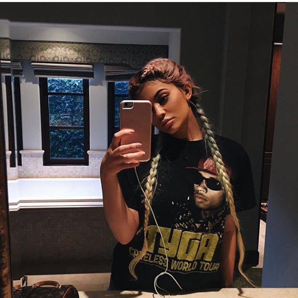 badeverythings's tweet photo. Kylie Jenner at #Coachella2016 🍭🌸 https://t.co/cy9oajHGdd