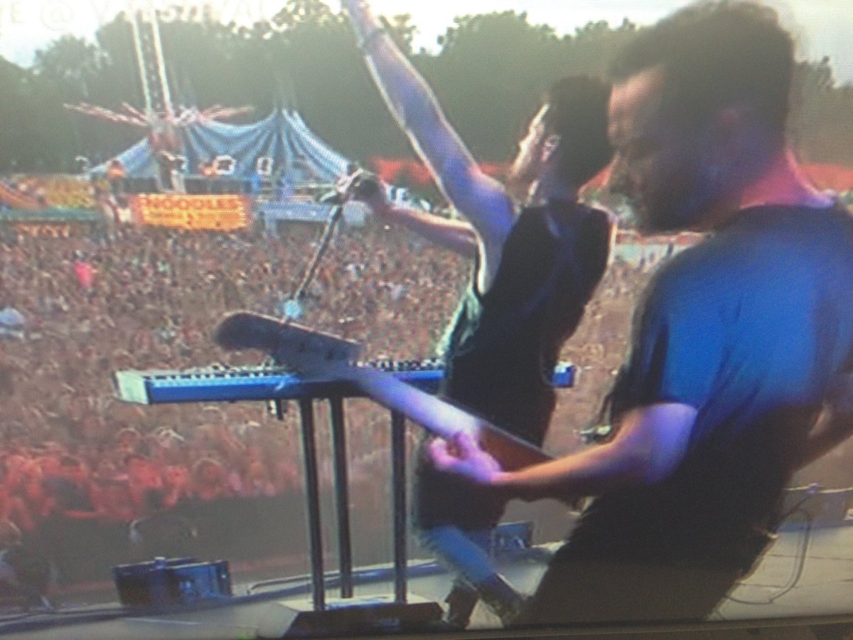 Catheri33297324's tweet photo. #Breakeven. On me telly πVFest 2015 #TheScriptFamily @TheScript_Danny @thescript ππ»β€οΈ #perfectSundayviewing β https://t.co/Rp9EbO2lbm