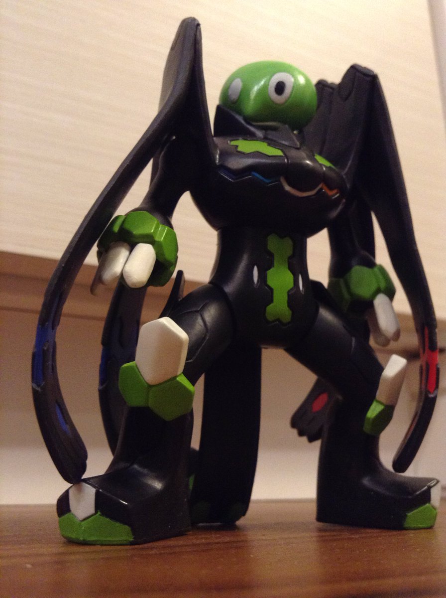 ありがひとし Arigahitoshi ポケモンxy Zのチョコエッグを買ったら中にはプニさんが入っていたんですが 頭のサイズ的にモンコレの100 ジガルデの頭にちょうど良さそうだったので乗っけてみた