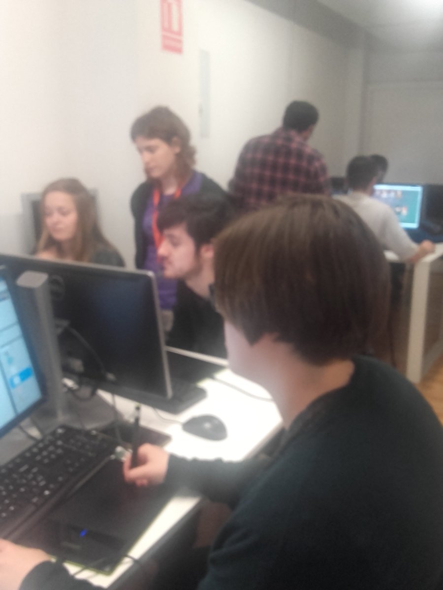 TaikuriESAT's tweet photo. El viernes trabajando en @ESAT_Valencia ! Ya falta menos para el próximo día de proyecto! :D https://t.co/8rjlDuz9Bs