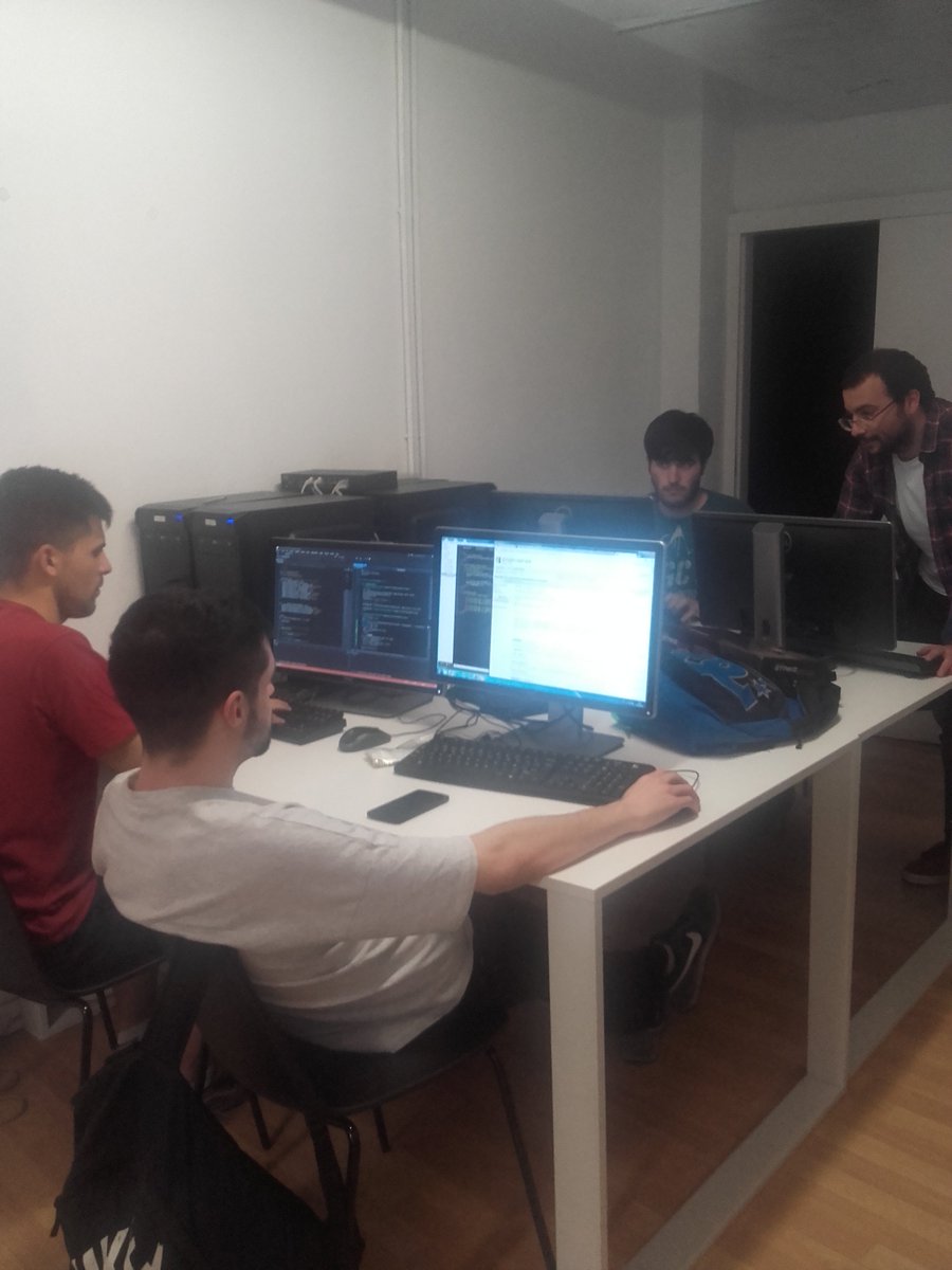 TaikuriESAT's tweet photo. El viernes trabajando en @ESAT_Valencia ! Ya falta menos para el próximo día de proyecto! :D https://t.co/8rjlDuz9Bs