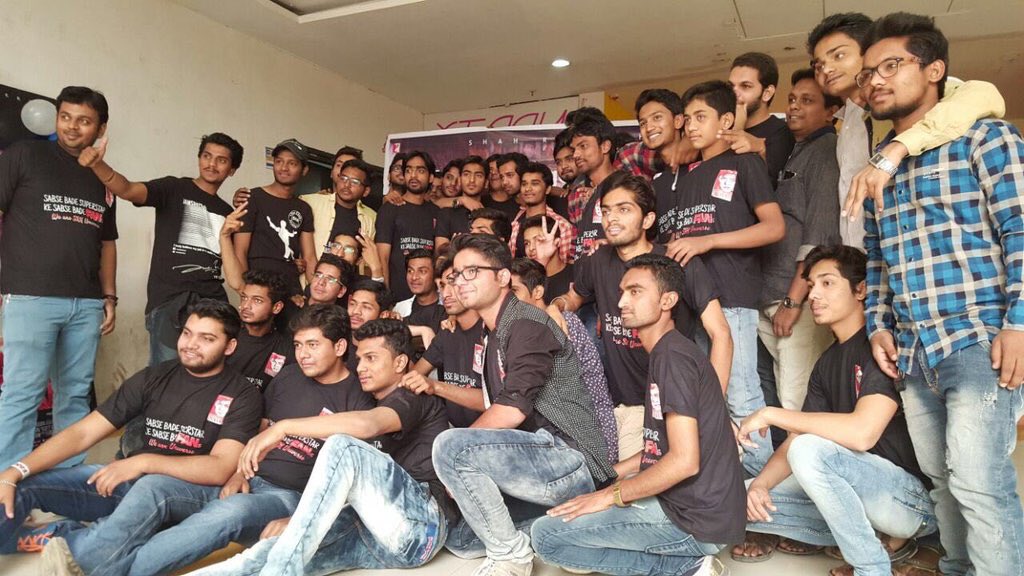 SRKCHENNAIFC's tweet photo. #FANFDFS Celebrations in #Nanded City...
@iamsrk @yrf @FanTheFilm https://t.co/90lIhpfySP
