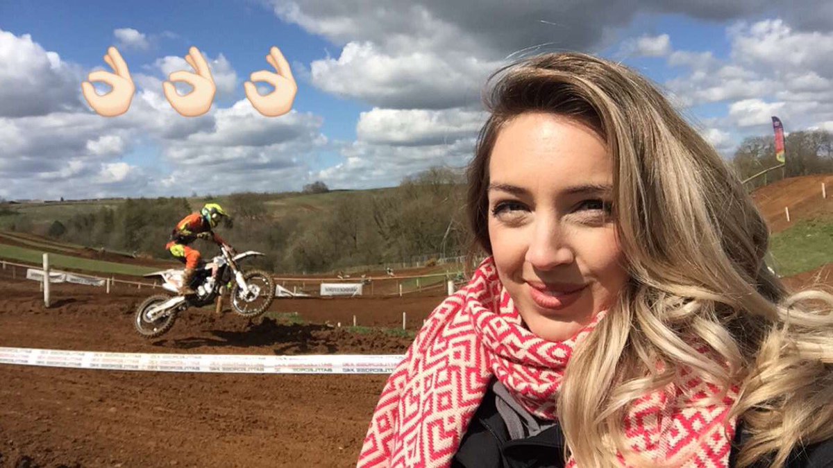 AmyReynoldsTV's tweet photo. YES SUNDAY😎✊🏼🇬🇧 @BridgestoneUK https://t.co/flFGbQX8k3