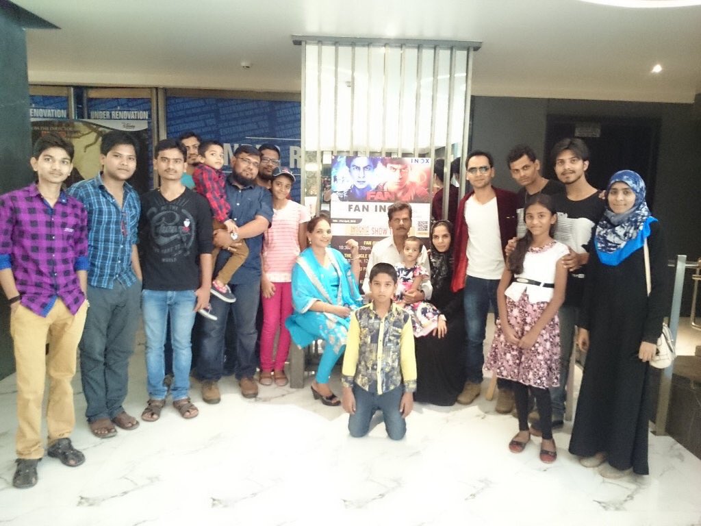 SRKCHENNAIFC's tweet photo. #FANFDFS Celebrations in #Pune City @SRKFC_PUNE.
@iamsrk @yrf @FanTheFilm https://t.co/ROEDnGkUgN