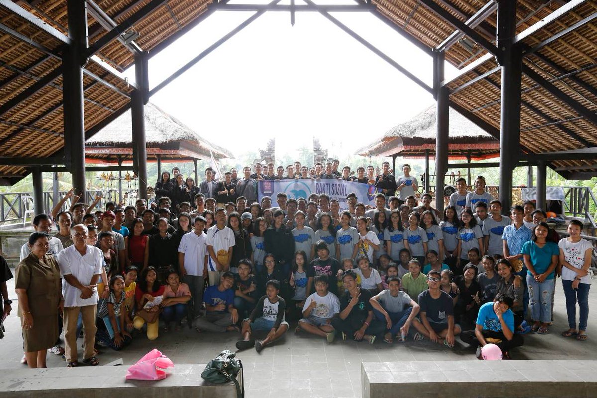 Betapa indahnya membantu orang yang membutuhkan uluran tangan kita. -Bakti Sosial SCC 2016