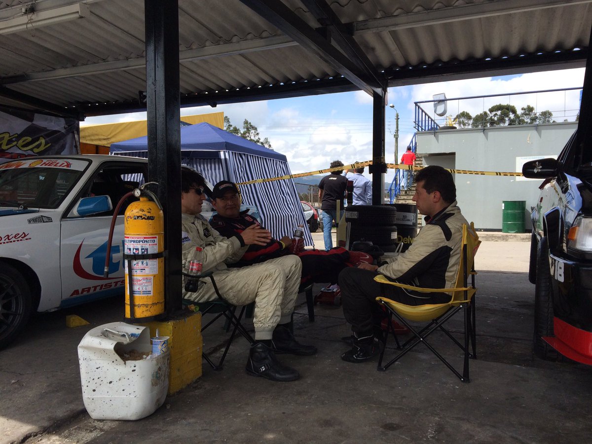rvboxes's tweet photo. Así dialogaban los pilotos del Team RV Boxes en las prácticas del @tc2000colombia @rvboxes https://t.co/yU3AKO4rTt