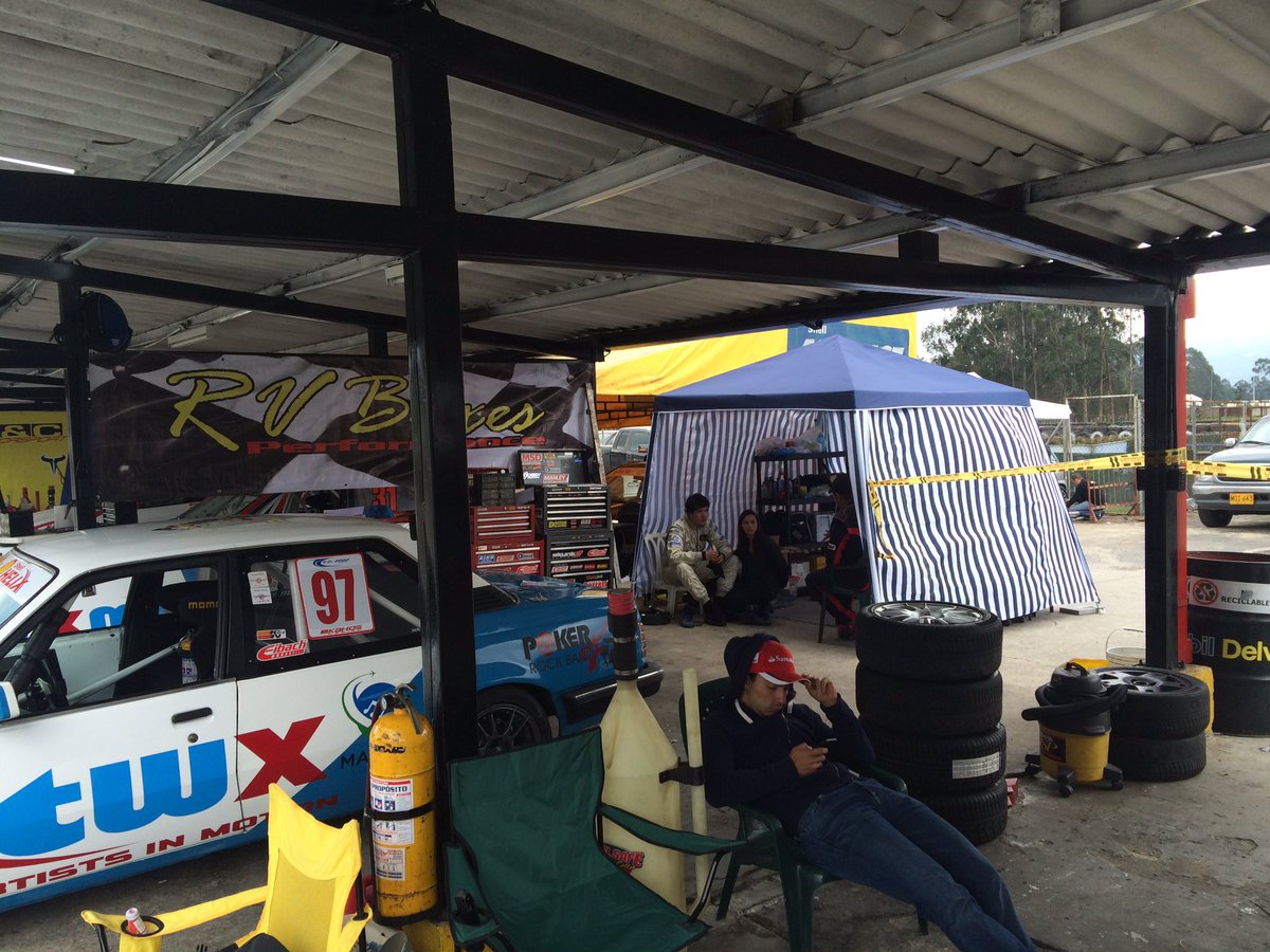 rvboxes's tweet photo. Así dialogaban los pilotos del Team RV Boxes en las prácticas del @tc2000colombia @rvboxes https://t.co/yU3AKO4rTt
