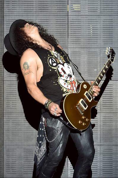 SlashMylesCoBR's tweet photo. @Slash na noite de ontem em #Coachella2016 #GunsNRosesreunion https://t.co/yc0ybWpA6L