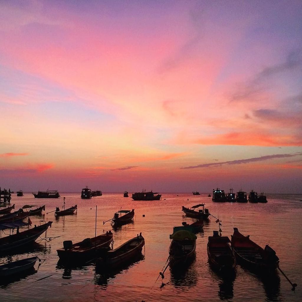 VFpictures's tweet photo. iPhone shot of the sunset over Ko Tao. Every sunset has been spectacular here. https://t.co/VIjlKzq1Ae https://t.co/9aCba8x1YV