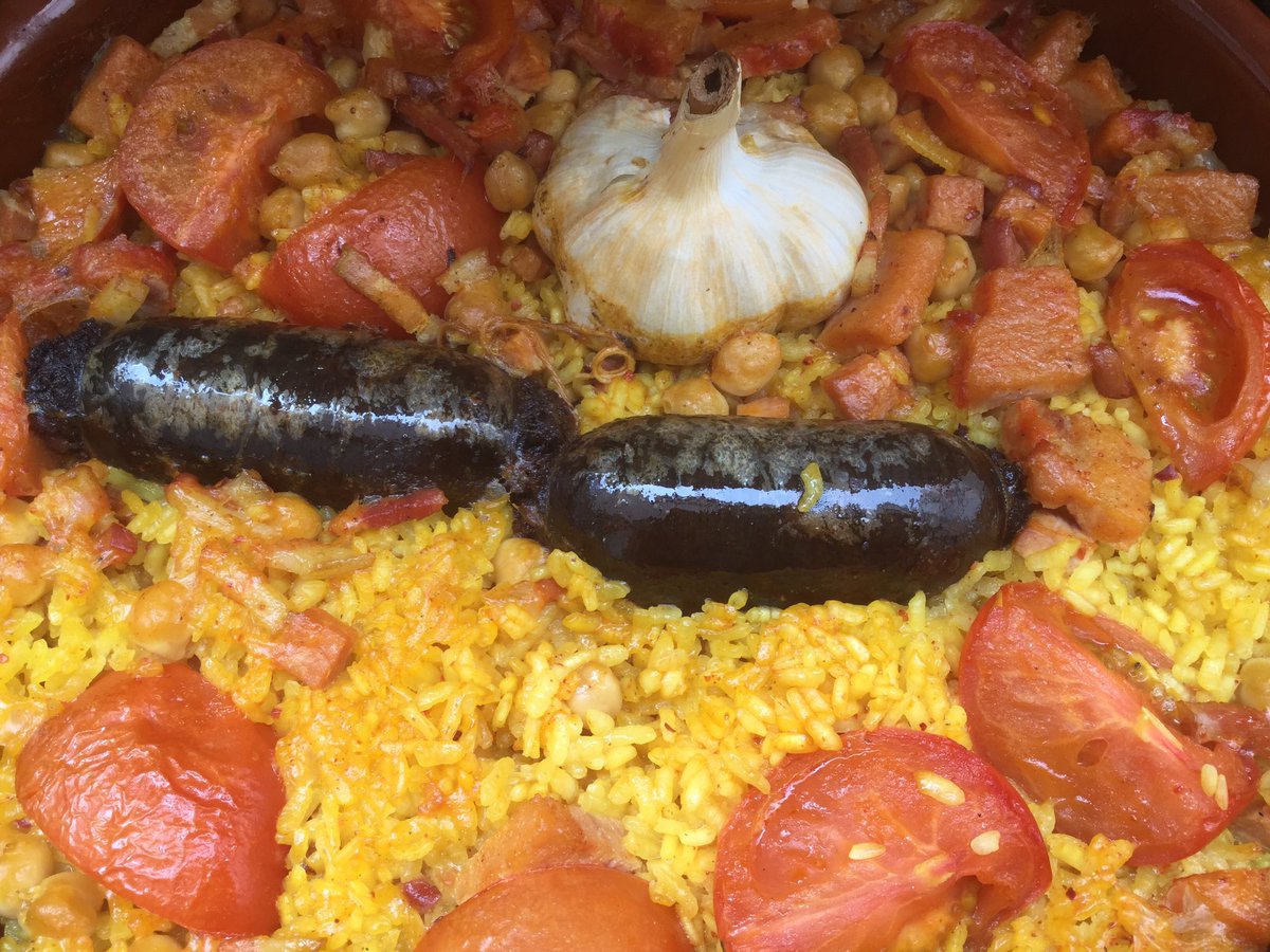 Arroz al horno? Pues en la barbacoa también resulta , acá en Alicante la paso de lujo con la gastronomía alicantina