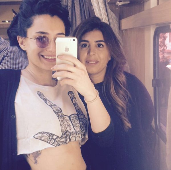 handedlikli's tweet photo. #HandeDoğandemir #HayatımınAşkı https://t.co/sTANeLg5D6