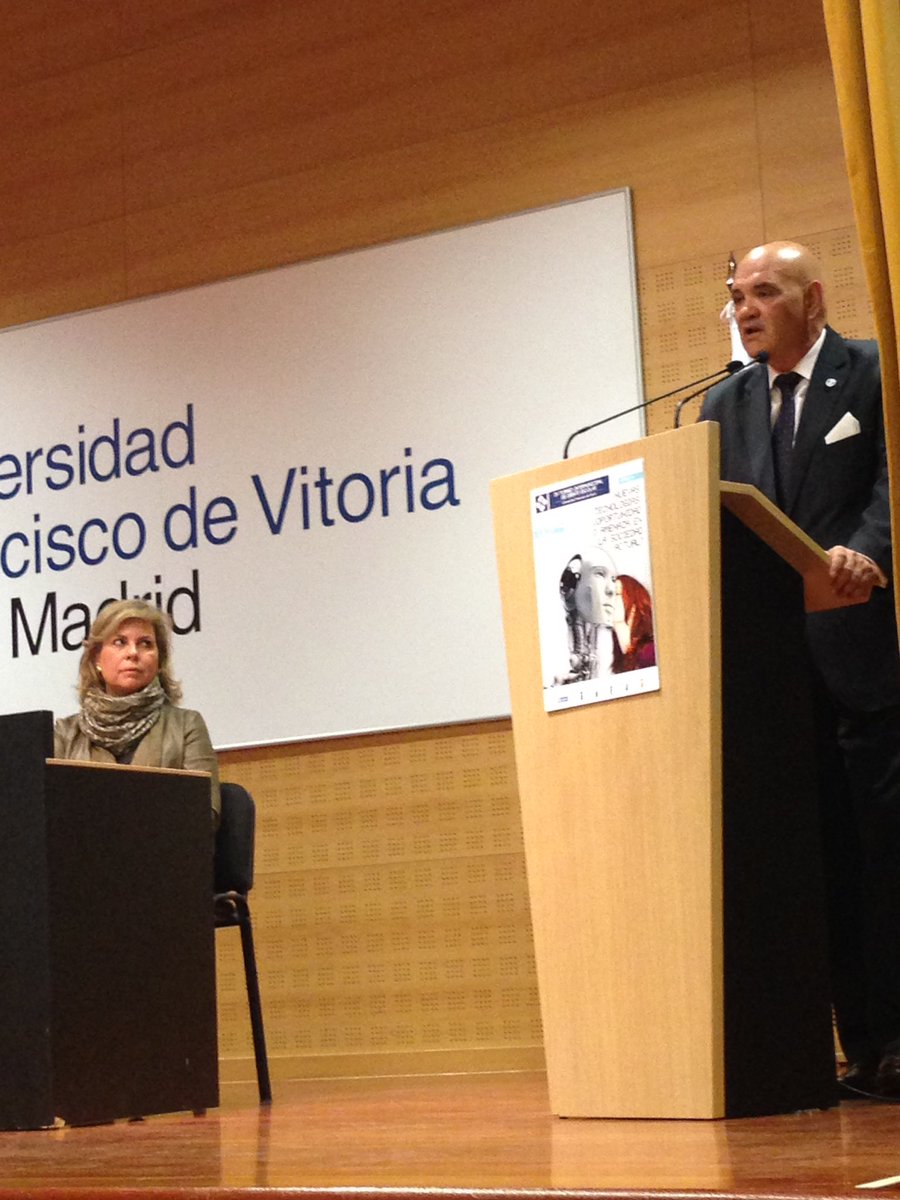 "No os dejéis manipular, enamoraos y escuchad" Javier Mula responsable de <a href="/DebatesUFV/">Sociedad De Debates</a> a los coles del #TideUFV