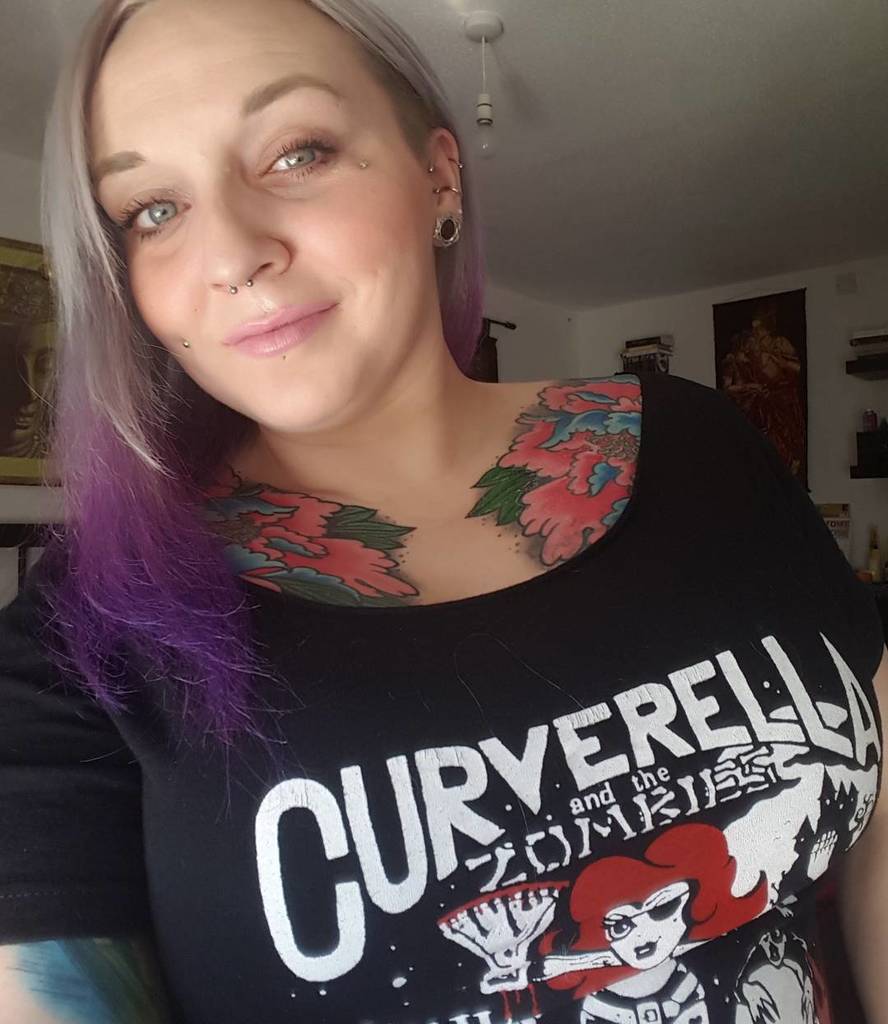 rocketsselfi's tweet photo. Rockin' my #rockets @nickyrockets #nickyrockets #curvella #curvywomen #purplehair #girlswithchesttattoos #girlswith… https://t.co/6zAGznGw6Y