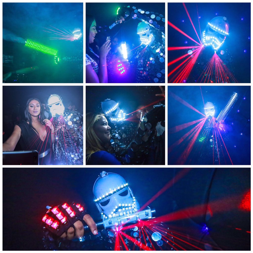 GoldDanceClub's tweet photo. #partypeople #havingfun #GoldMirrorman #goldsaturdays #goldweekends #acasallena #fullhouse #GoldLegend https://t.co/6R964HgUc2