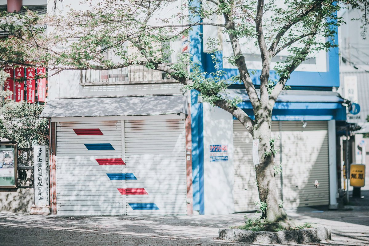 Iska No Hara No Lifeさん フィルム風は撮影技術では作れません 主に開放で撮ったものを加工して作ってます 細かい色合いの調整が必要なので Photoshop Lightroomというソフトを買う必要があります