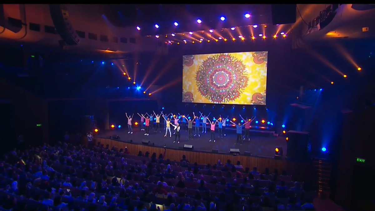 iflcthailand's tweet photo. Another great voice from #Filipino student combined with amazing choreography by #Thai students. https://t.co/2BaoANbJQF