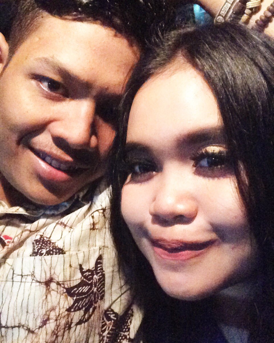 rrairoot's tweet photo. Dia laki laki yang membuat saya NYAMAN ketika berada dipelukannya ❤️💚💛💜💙 https://t.co/9BIyjwzyOW