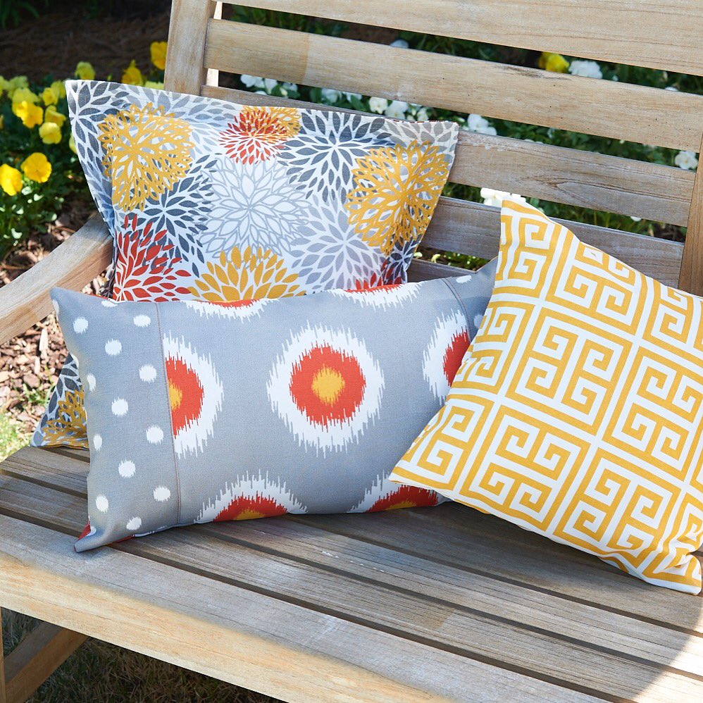 Check out this #pillow tutorial from <a href="/CoatsandClark/">Coats & Clark</a>! bit.ly/1p8CrWa #quiltCanada