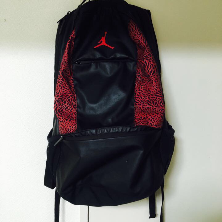dfcxxxx's tweet photo. 「 ジョーダン リュック 希少 」がフリマアプリのラクマで出品中！ https://t.co/StDFw30S6S https://t.co/3TpZwnrxG0