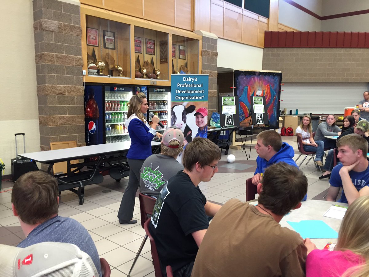 dairypdpw's tweet photo. Teyanna Loether, 68th Alice in Dairyland, is presenting to 100 H.S. students on importance of agriculture. #YLD2016 https://t.co/4NEWjTTafq