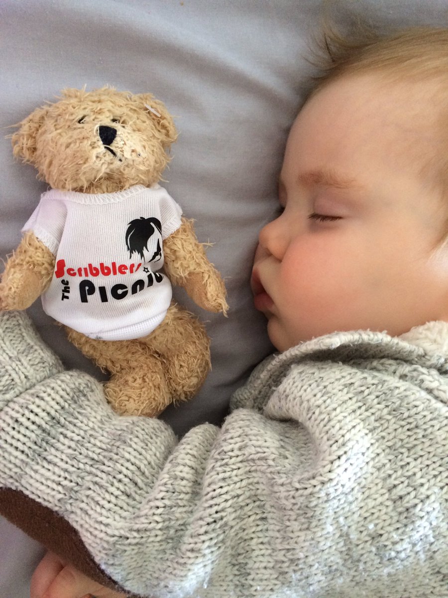 KatyWhitelaw's tweet photo. Wee barra having a snooze with his #ScribblersPicnic teddy 💗😘 https://t.co/RHXh3noCYg