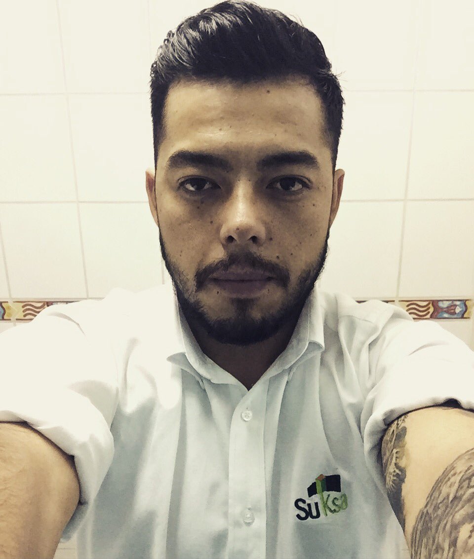 cristian_dohs's tweet photo. #saloon2 https://t.co/wpJsfa3sOM